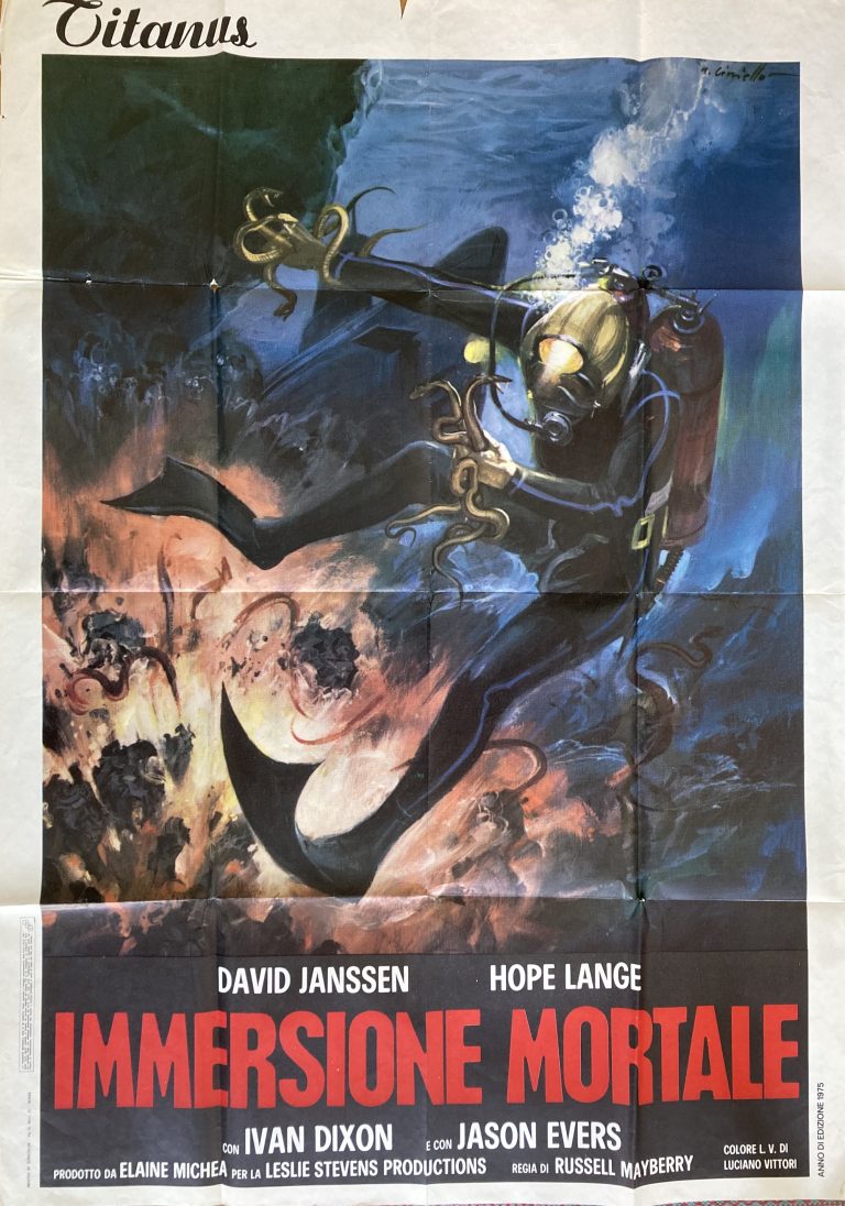 Immersione Mortale film poster; Diver underwater being attacked by snakelike creatures